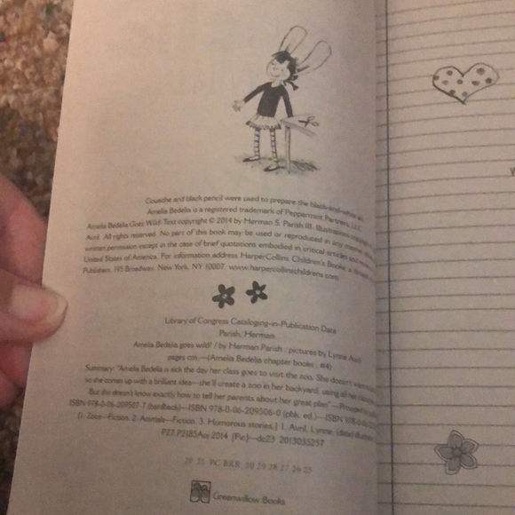 2 piece set Amelia Bedelia books, excellent condition - Picture 9 of 11